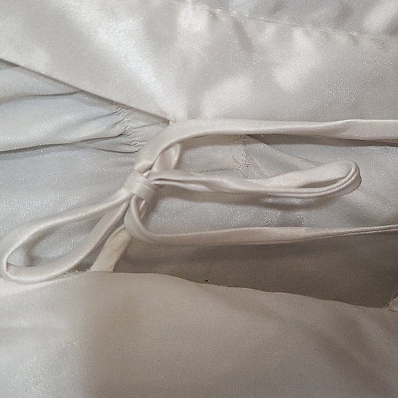 Intimo Amore Belted Robe Off White Satiny Lace Insets Pockets. Size M EUC - Picture 7 of 10